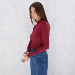 Blusas E Casacos | Viscose>Basico.com Blusa Canelada Viscose Gola Alta Feminina - Vermelho Escarlate