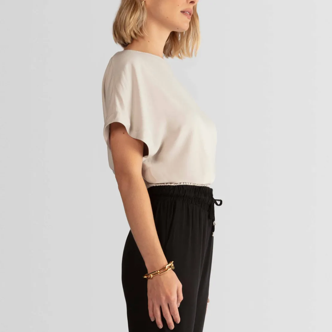 Blusas E Casacos | Viscose>Basico.com Blusa Viscose Cropped Feminina - Bege Areia