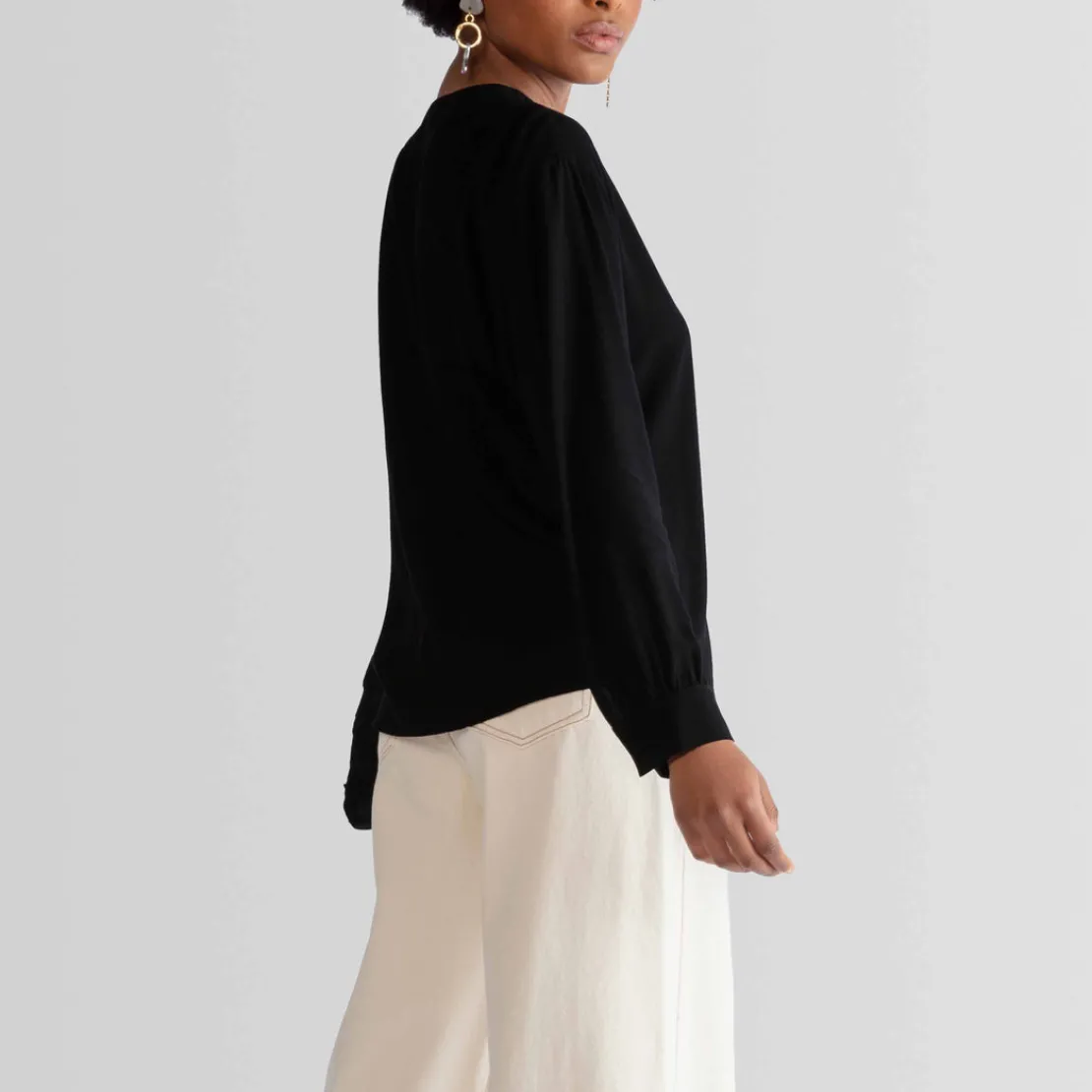 Blusas E Casacos>Basico.com Blusa Viscose Manga Longa - Preto
