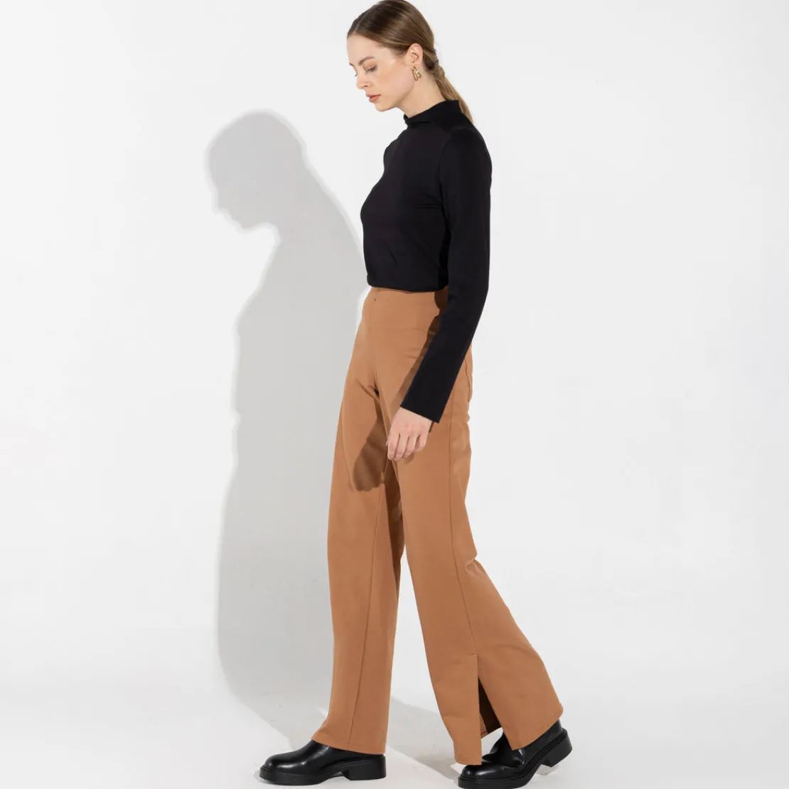Calças | Calças>Basico.com Calça Fenda Lateral Feminina - Ocre