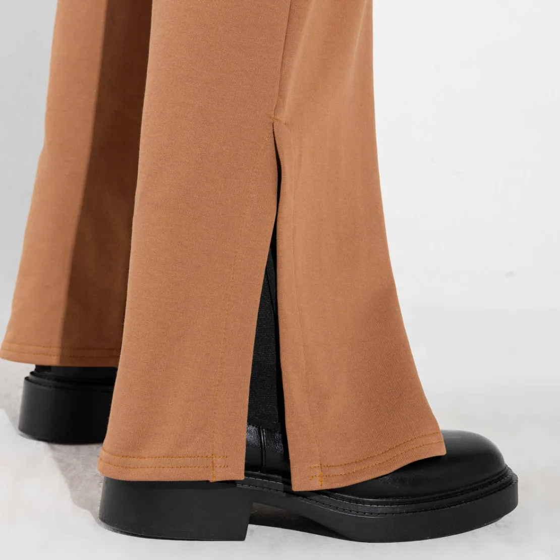 Calças | Calças>Basico.com Calça Fenda Lateral Feminina - Ocre