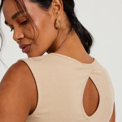 Regatas>Basico.com Regata Canelada Viscose Feminina - Bege Avelã